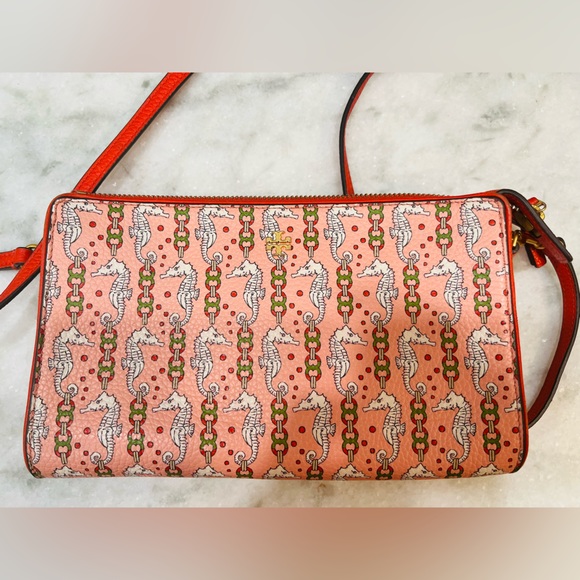 Tory Burch 🐚🪸⛵️seahorse clutch purse with red removable strap. Limited Edition - Picture 3 of 7